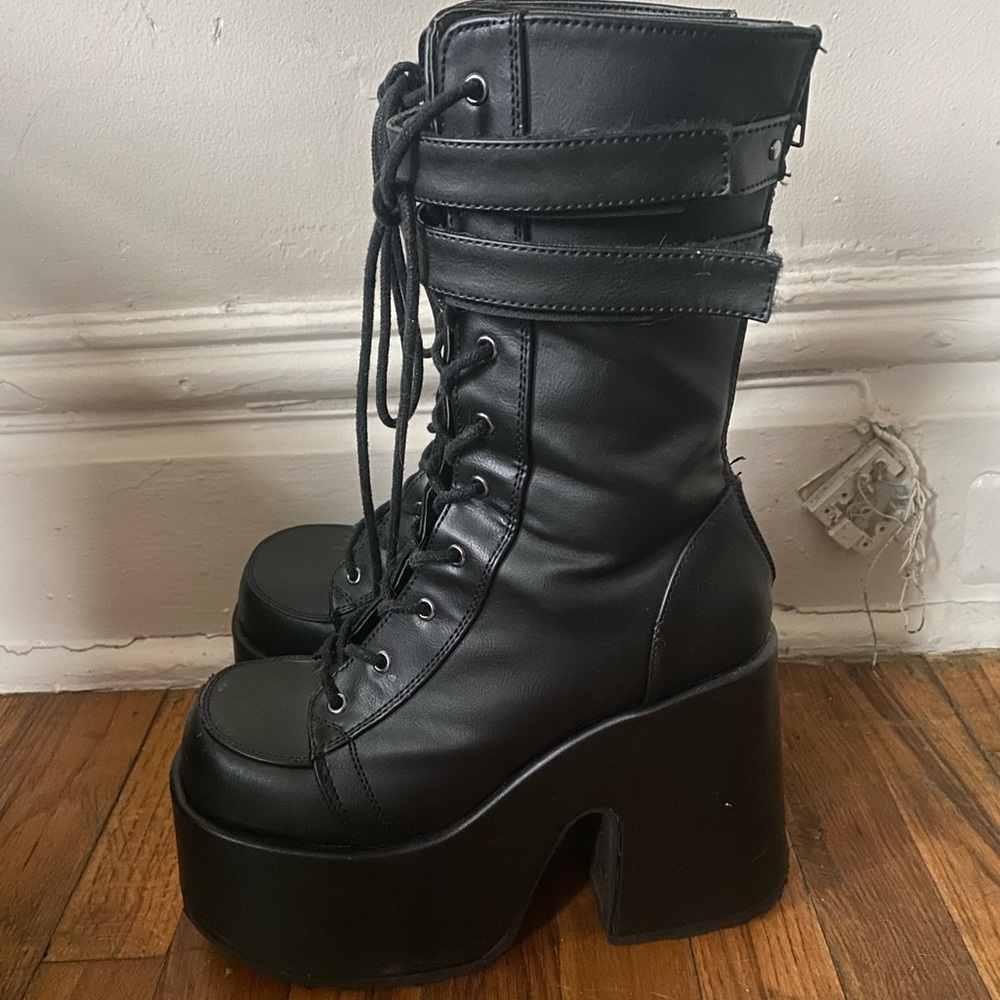Demonia Camel-250 Black Leather Size 9